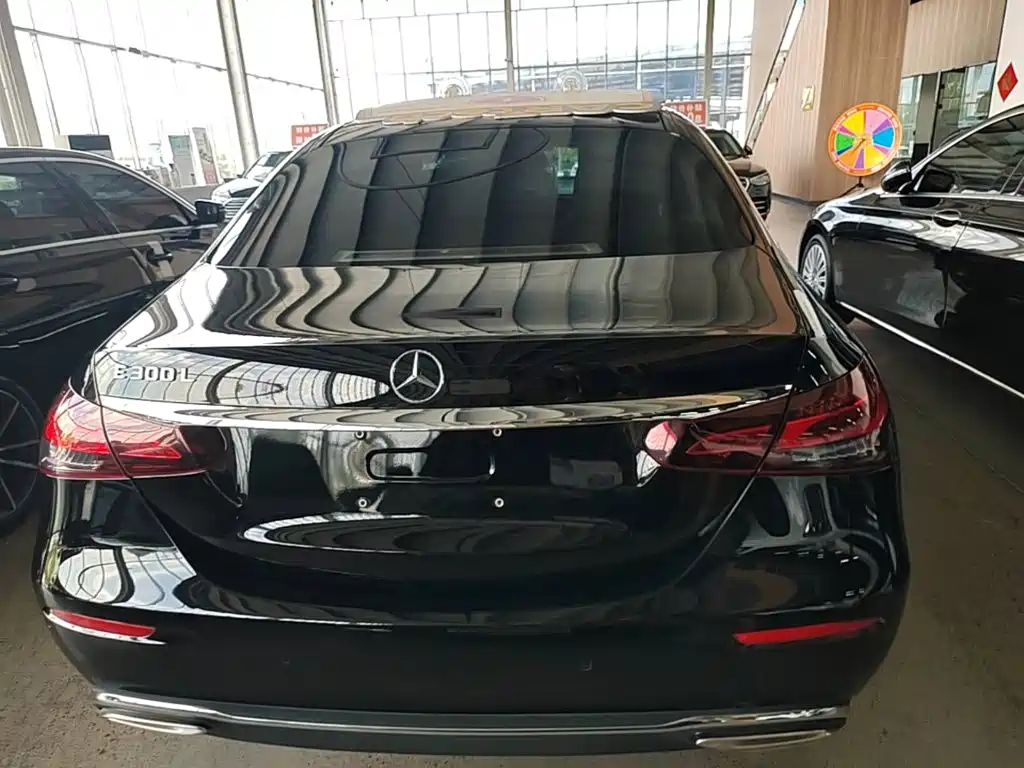 Mercedes-Benz E-Class — миниатюра 6