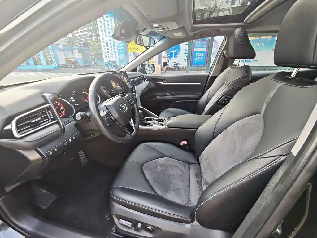 Toyota Camry — миниатюра 12