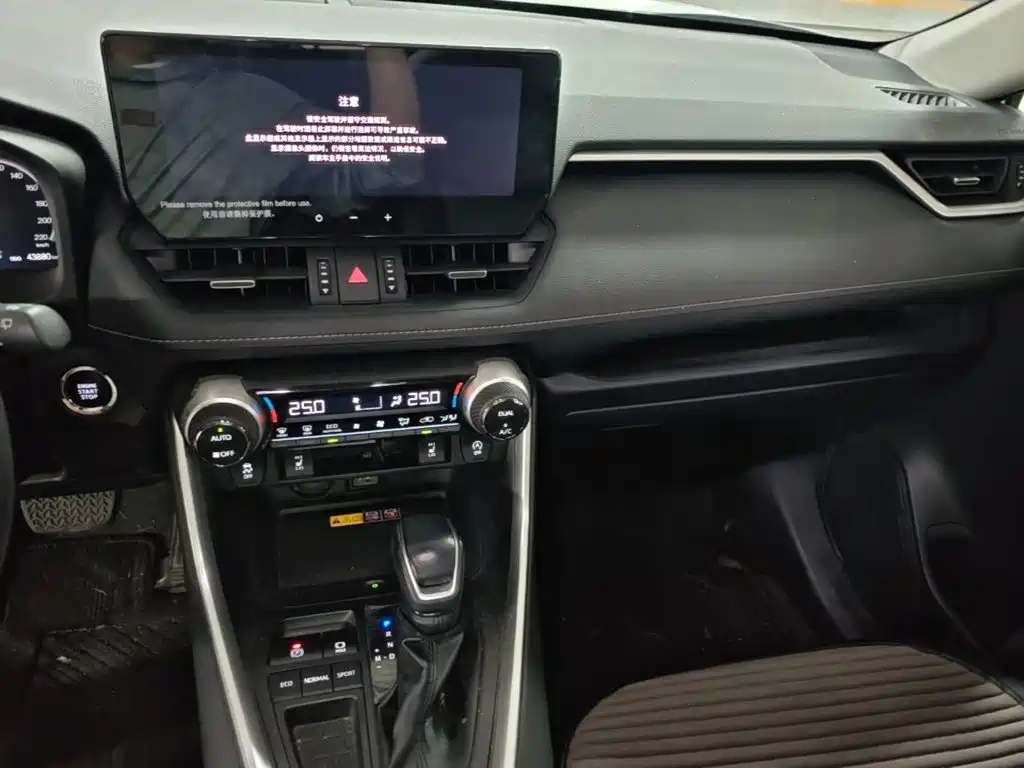 Toyota RAV4 — миниатюра 13