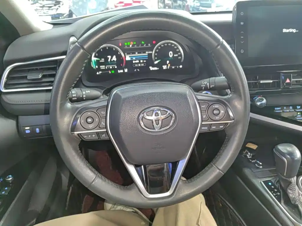 Toyota Camry — миниатюра 11
