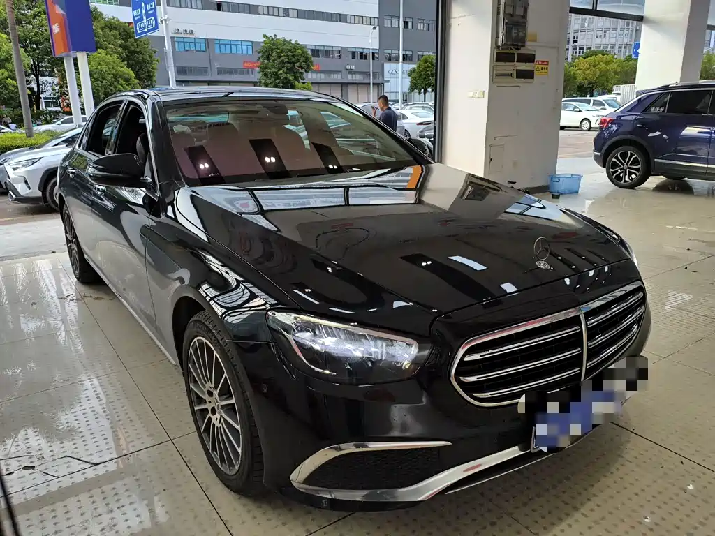 Mercedes-Benz E-Class — миниатюра 7
