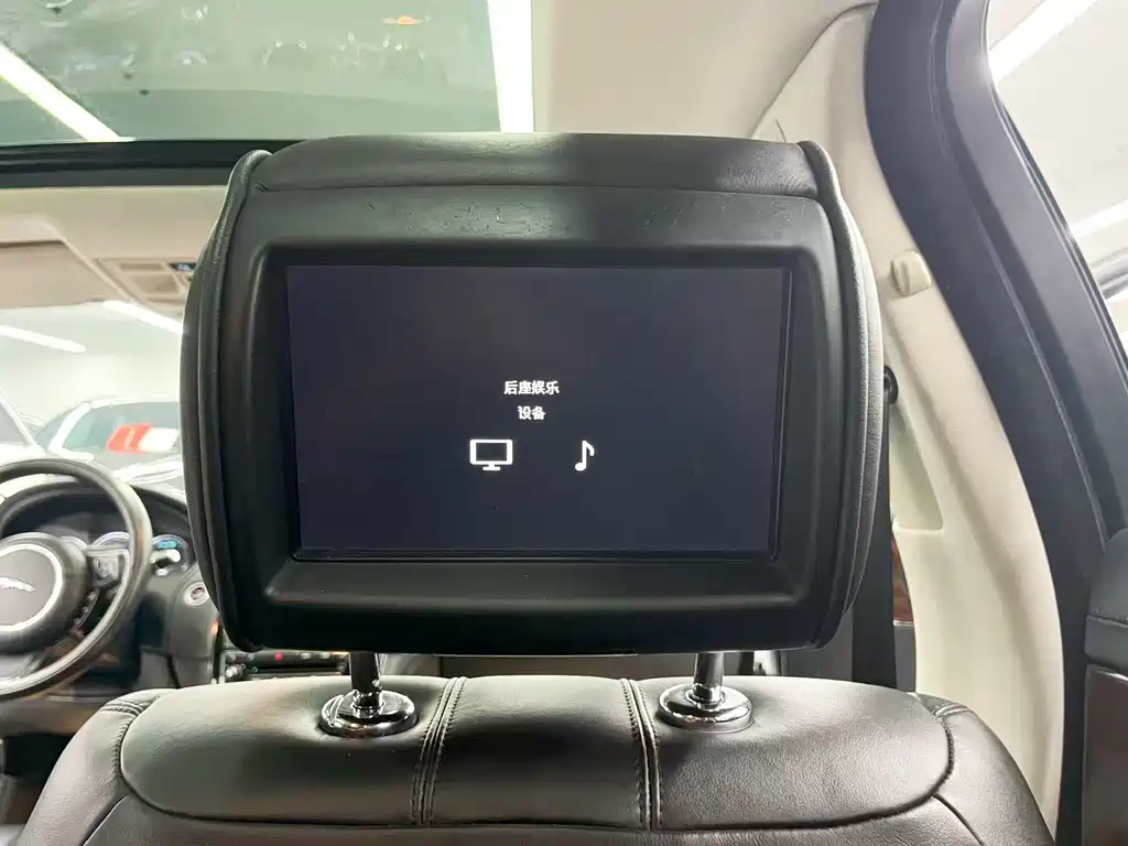 Jaguar XJ — миниатюра 19