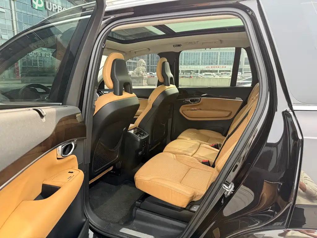 Volvo XC90 2015 T6 7 мест
