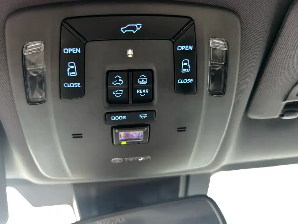 Toyota Sienna — миниатюра 11