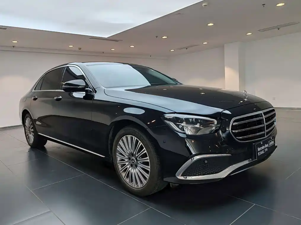 Mercedes-Benz E-Class — миниатюра 2