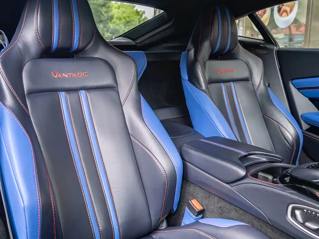 Aston Martin V8 Vantage — миниатюра 18