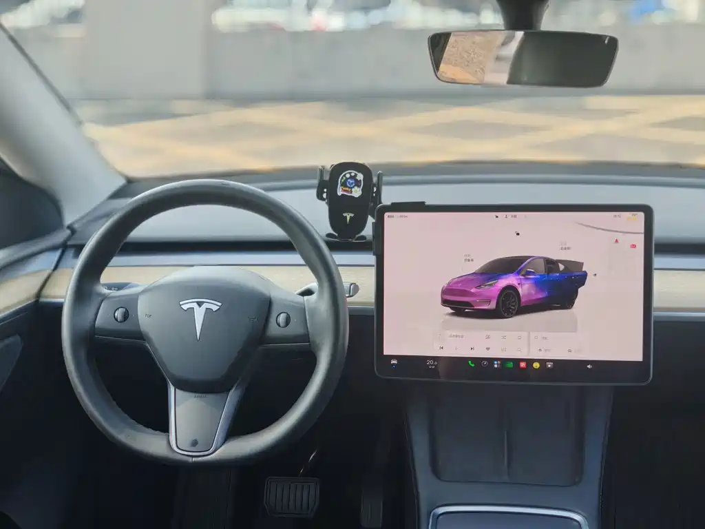 Tesla Model Y — миниатюра 6