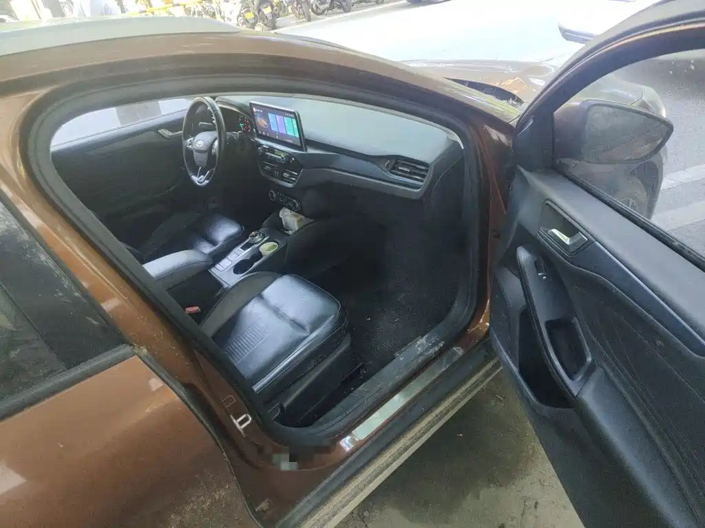 Ford Focus Active — миниатюра 19