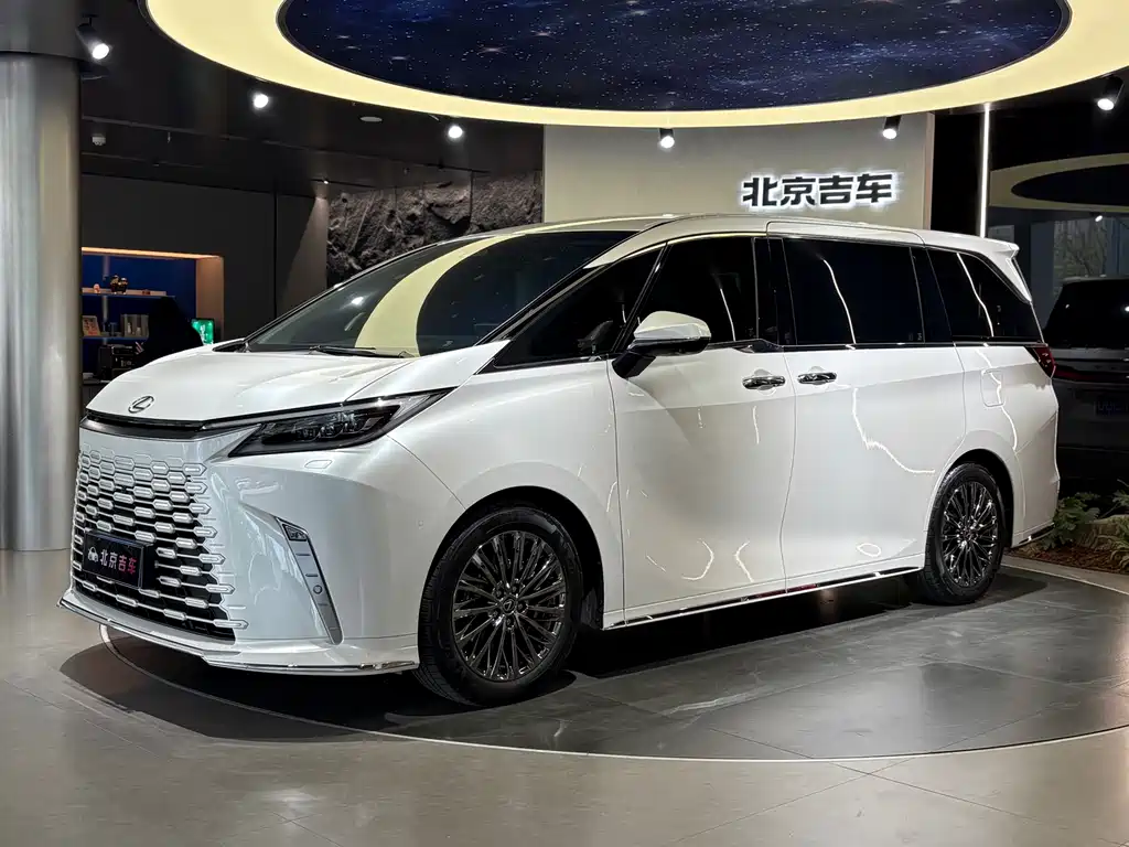 Lexus LM 2025