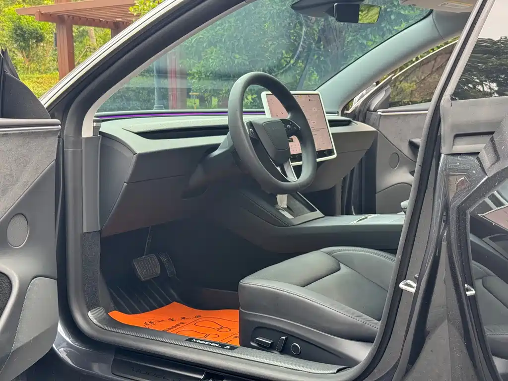 Tesla Model 3 — миниатюра 4