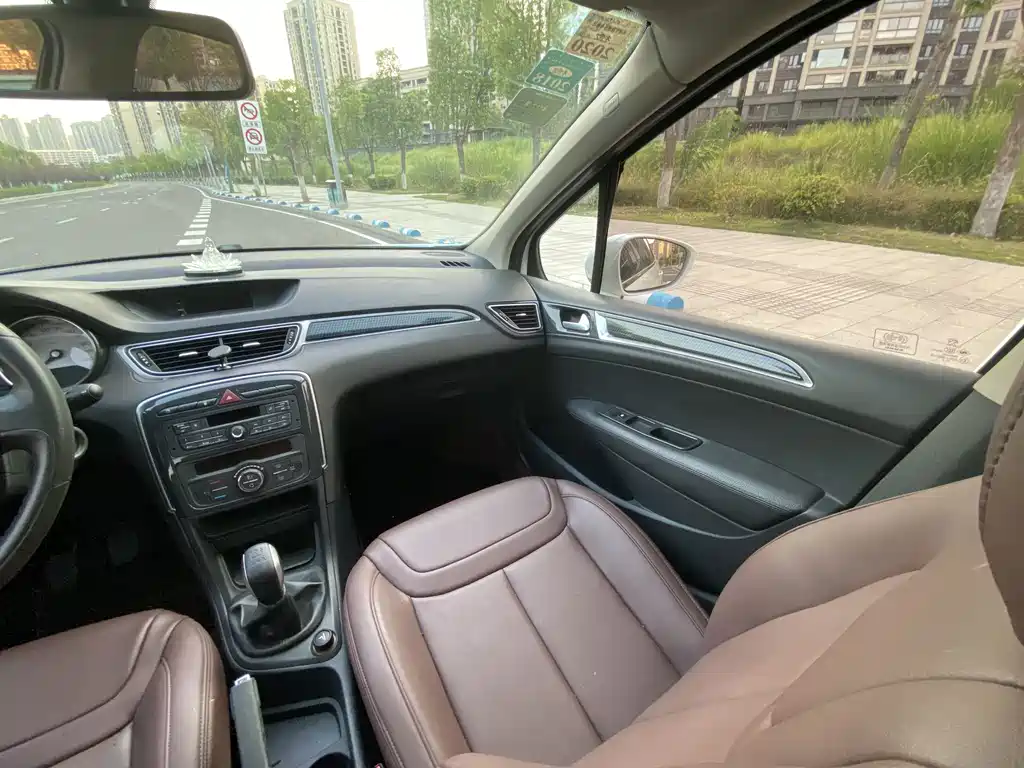 Peugeot 308 — миниатюра 13