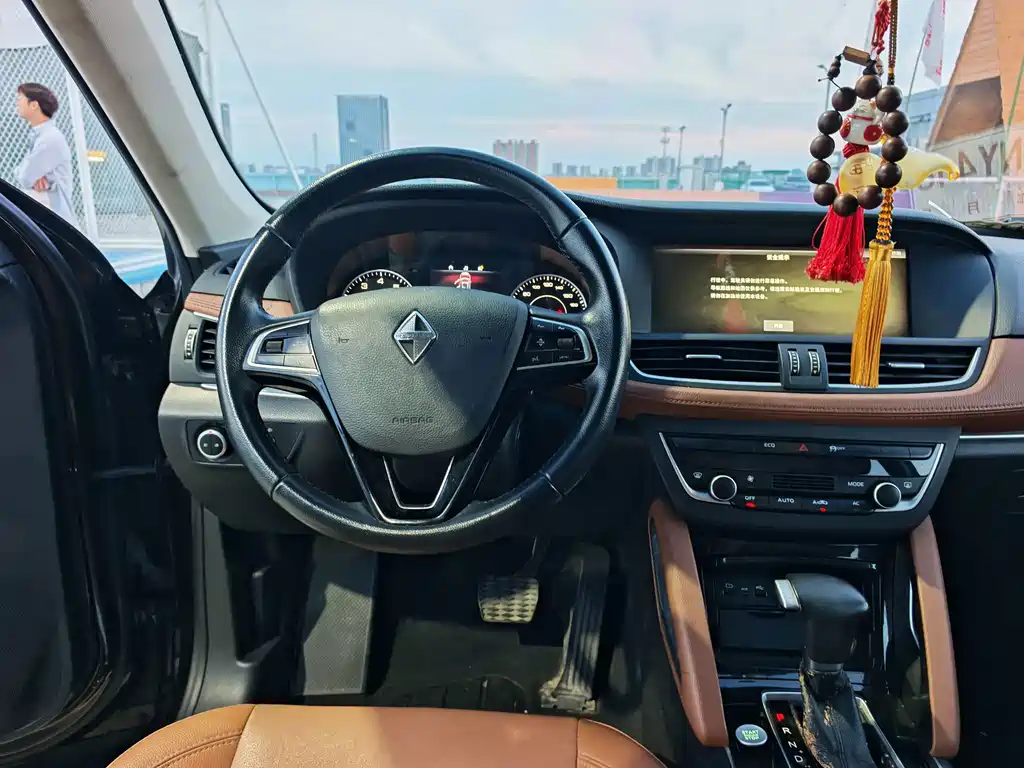 Borgward BX7 — миниатюра 12