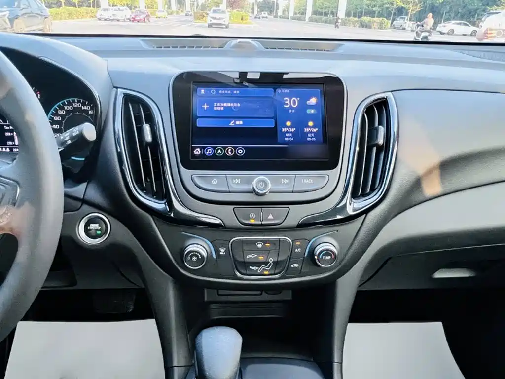 Chevrolet Equinox — миниатюра 10