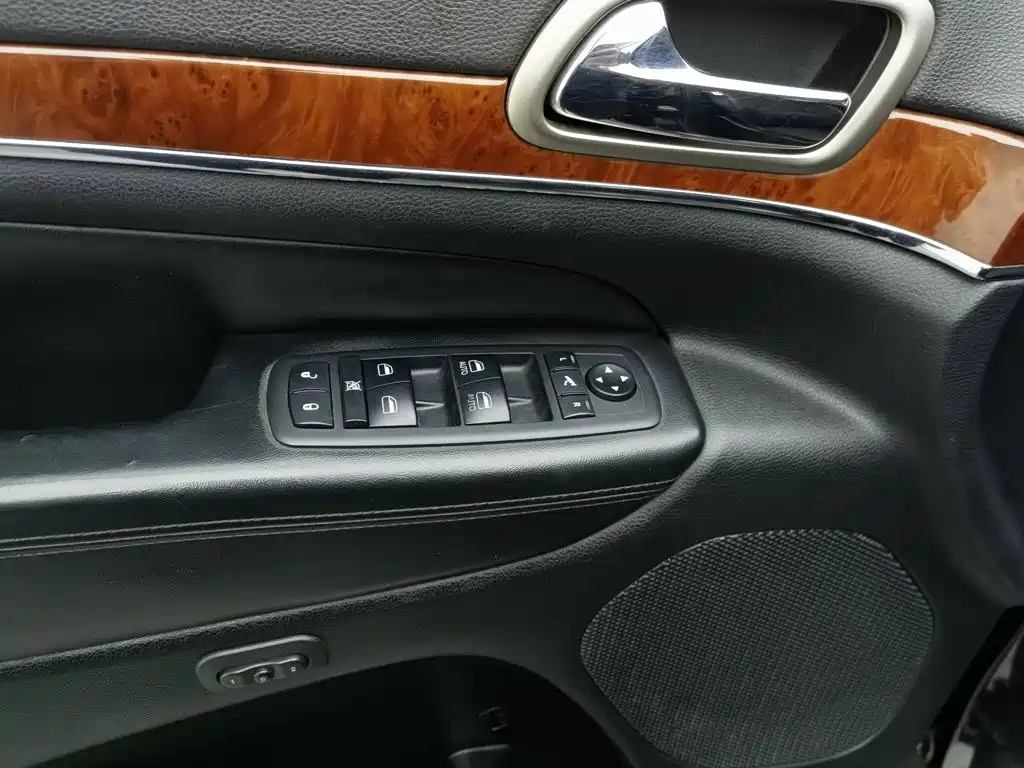 Jeep Grand Cherokee (Import) — миниатюра 9