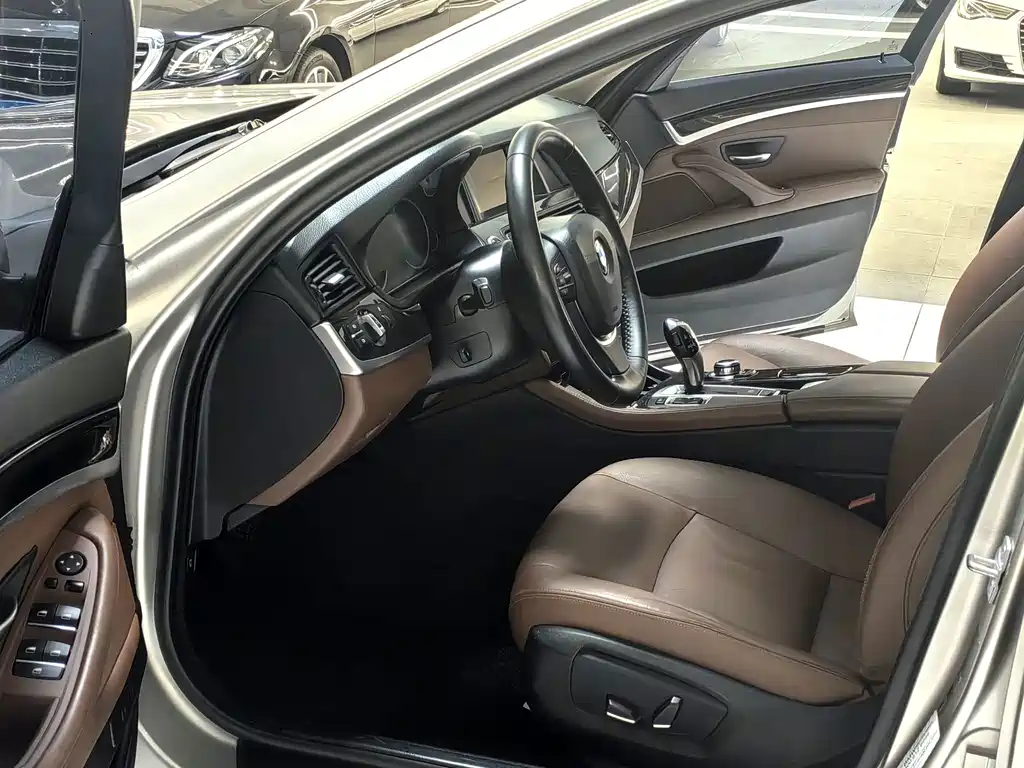 BMW 5 Series — миниатюра 4