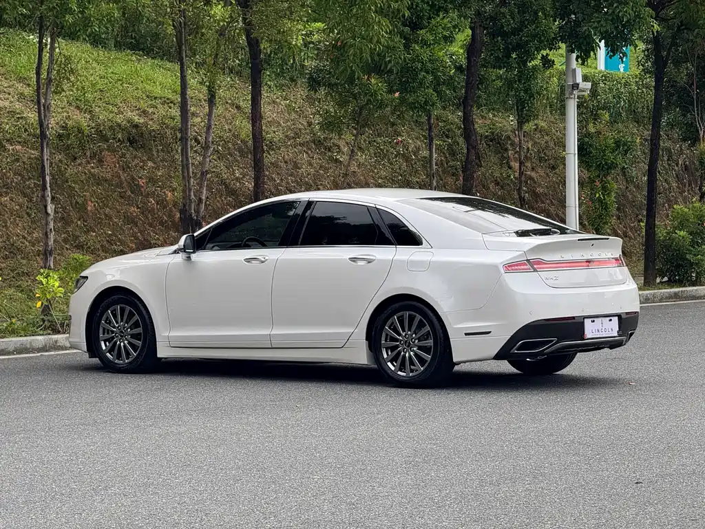 Lincoln MKZ — миниатюра 7
