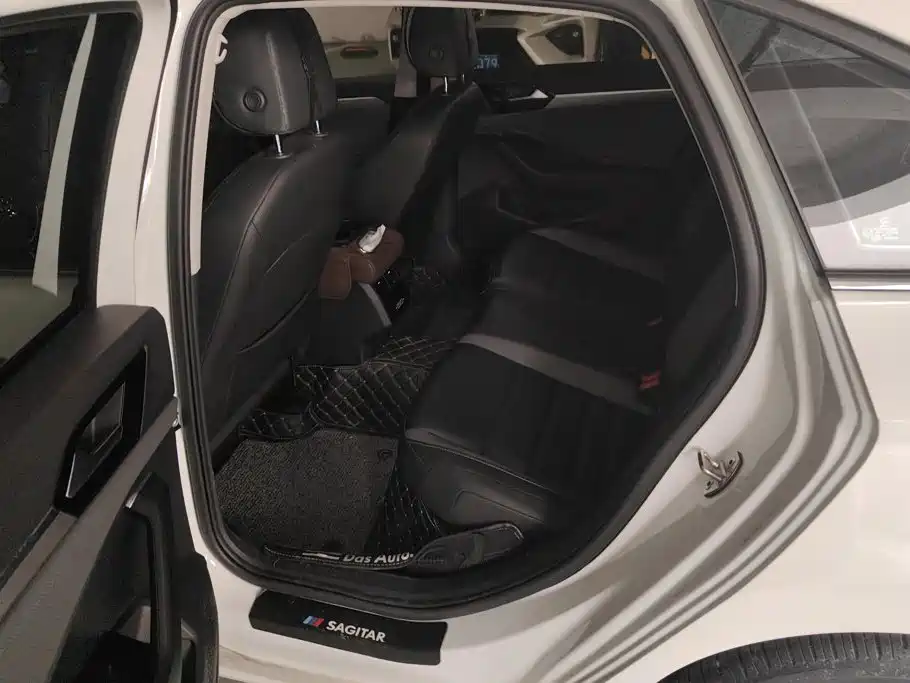 Volkswagen Sagitar — миниатюра 11