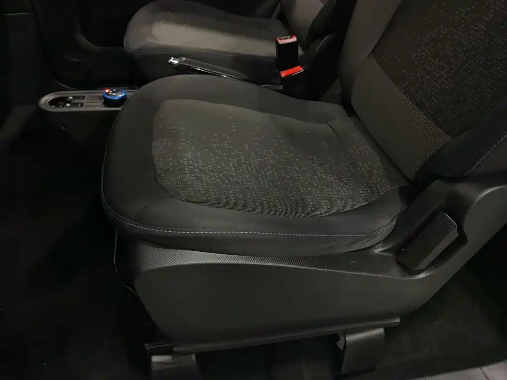 Wuling MINIEV — миниатюра 20