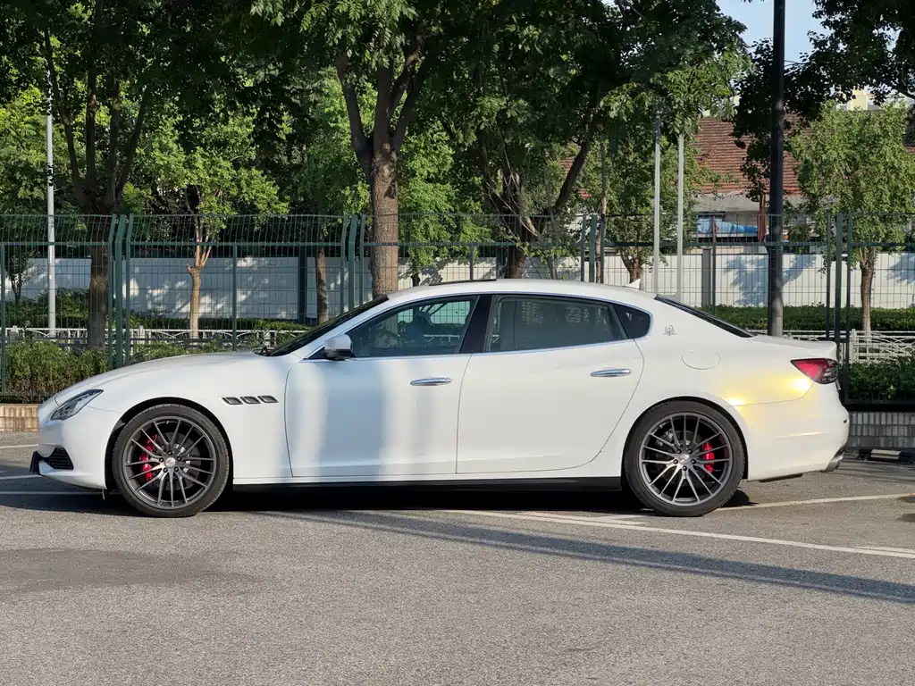 Maserati Quattroporte — миниатюра 7