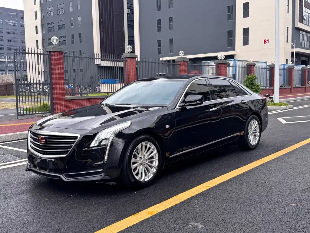 2018 Cadillac CT6 - zdjęcie 1 z 18