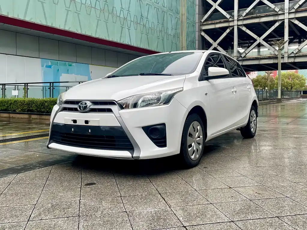 Toyota Yaris L 2015