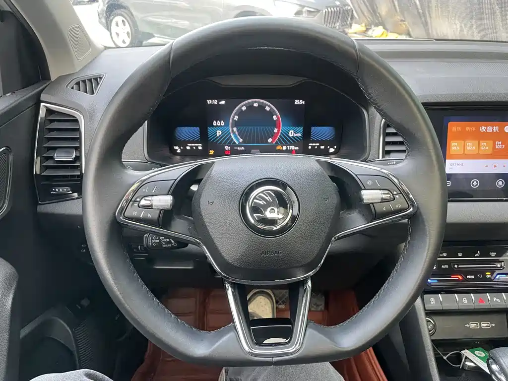 Skoda Karoq 2023 TSI280