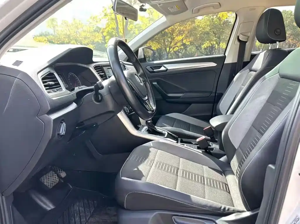 Volkswagen T-Roc - фото 5
