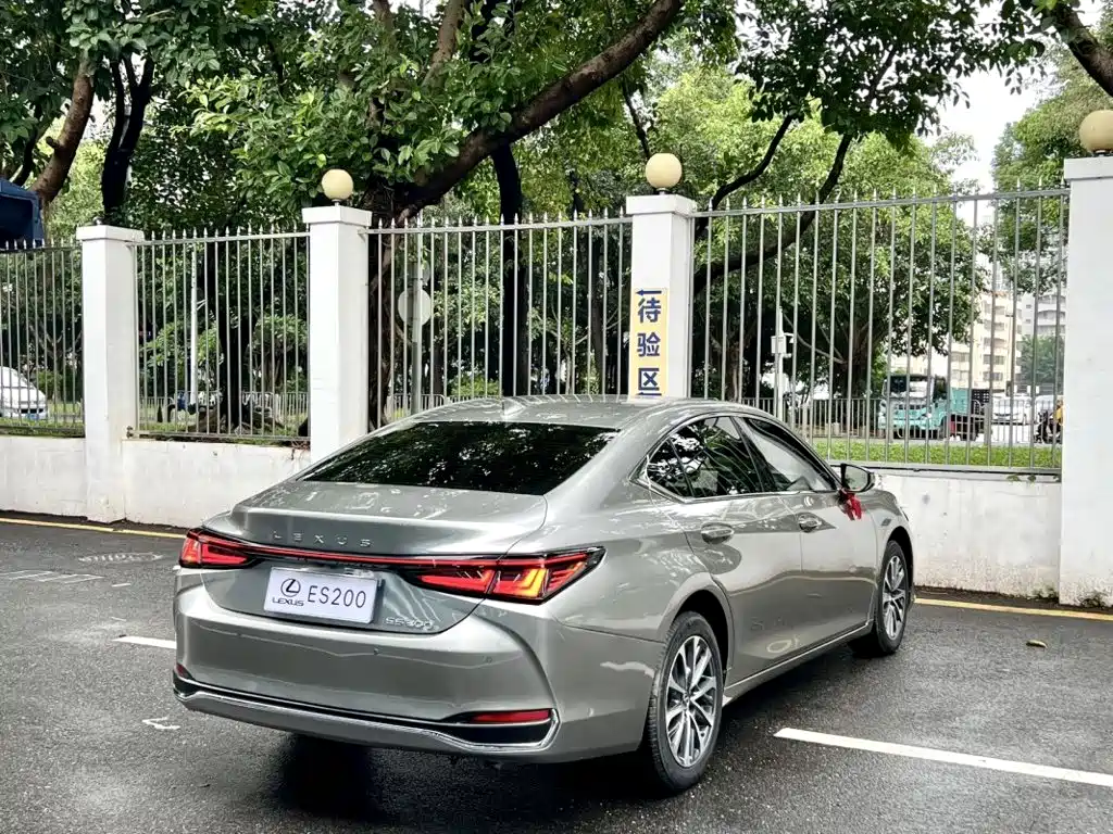 Lexus ES — миниатюра 7