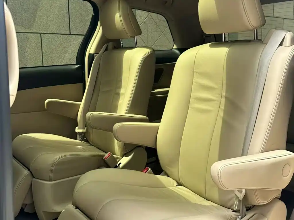 Toyota Previa — миниатюра 7