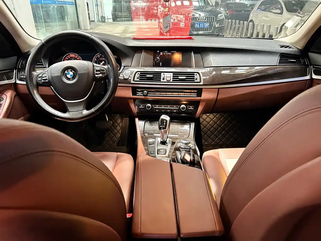 BMW 5 Series — миниатюра 13