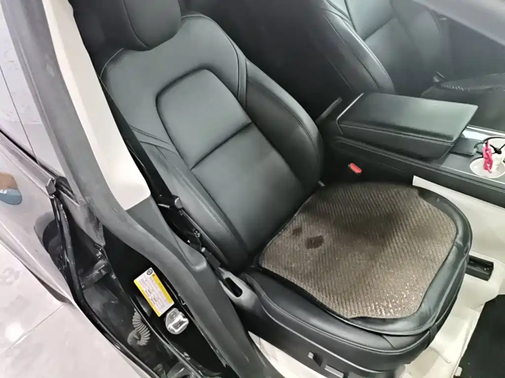 Tesla Model Y — миниатюра 25