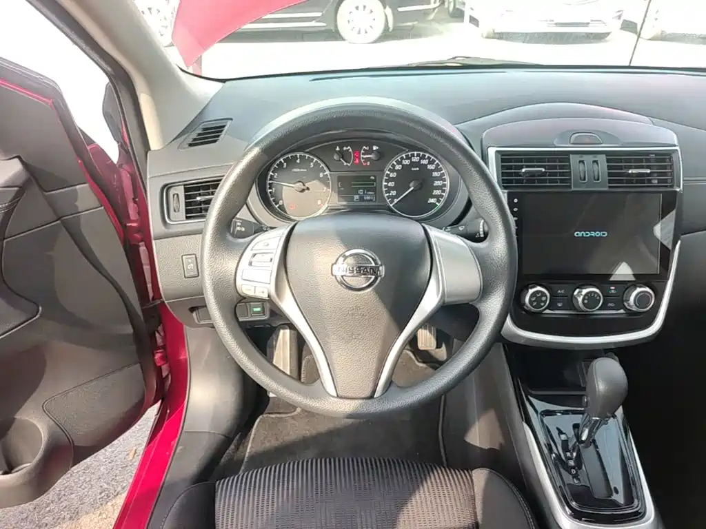 Nissan Tiida — миниатюра 11