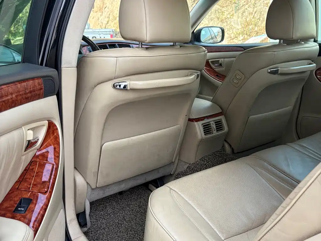 Toyota Crown — миниатюра 4