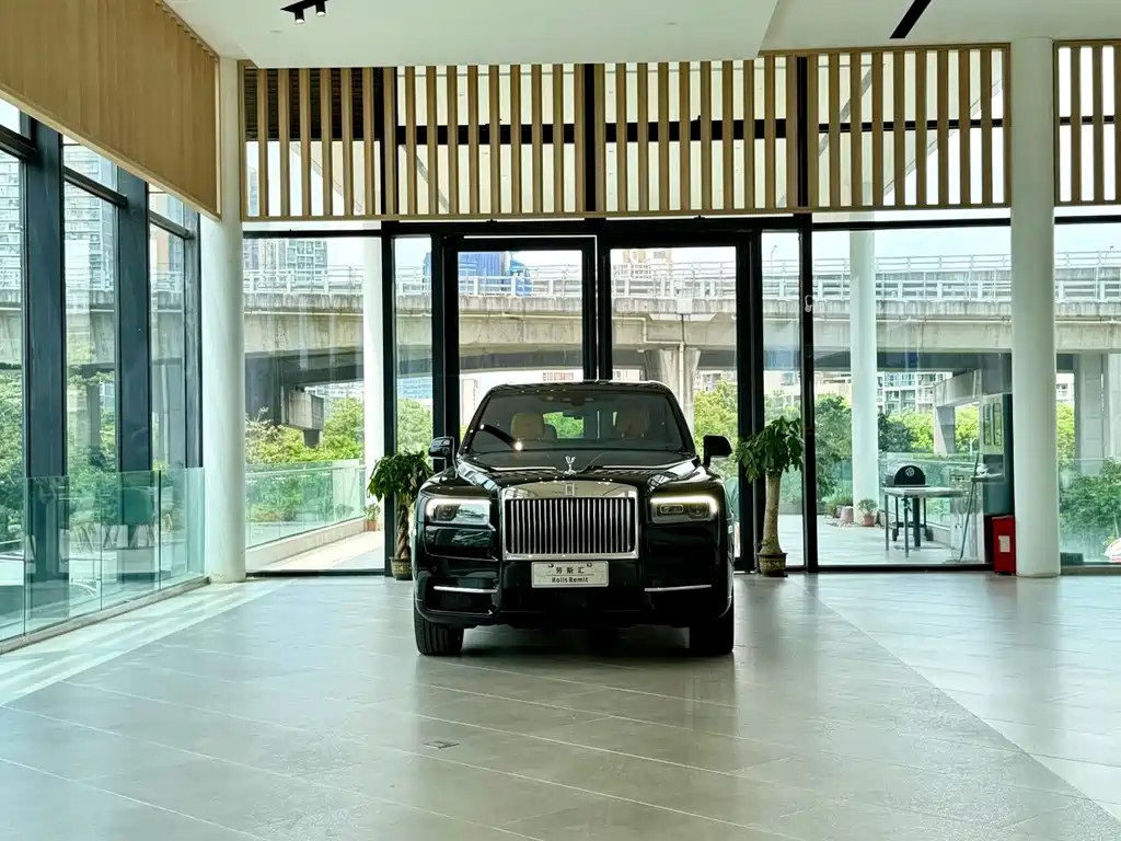 Rolls-Royce Cullinan — миниатюра 2