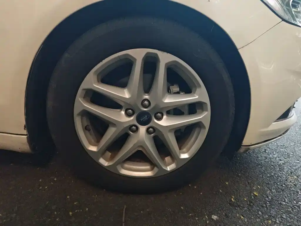 Ford Mondeo — миниатюра 8