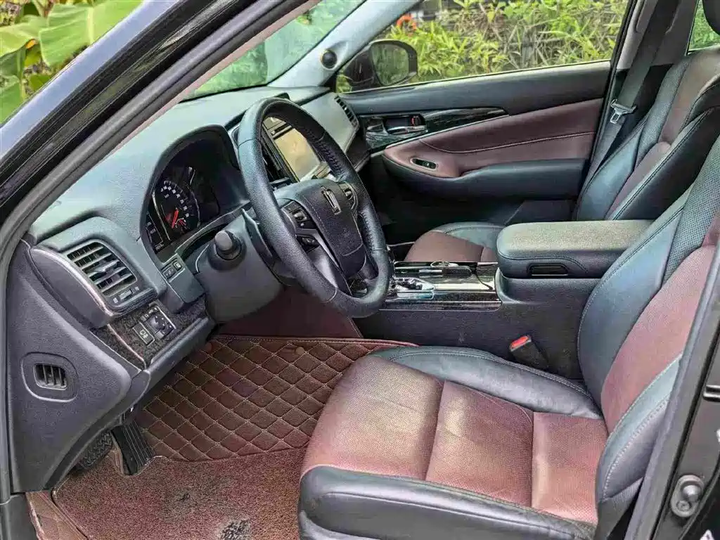 Toyota Crown — миниатюра 4
