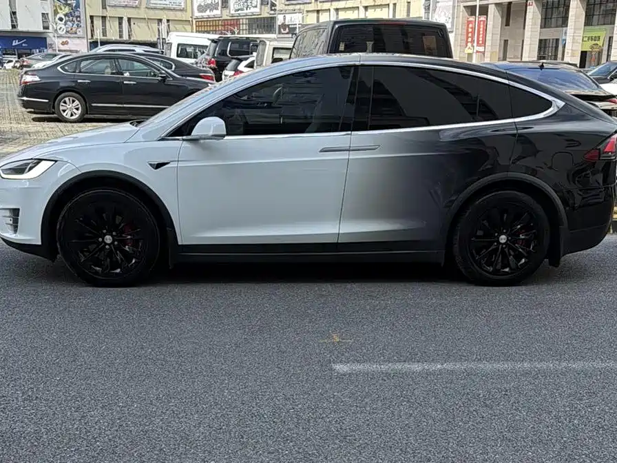 TESLA MODEL X