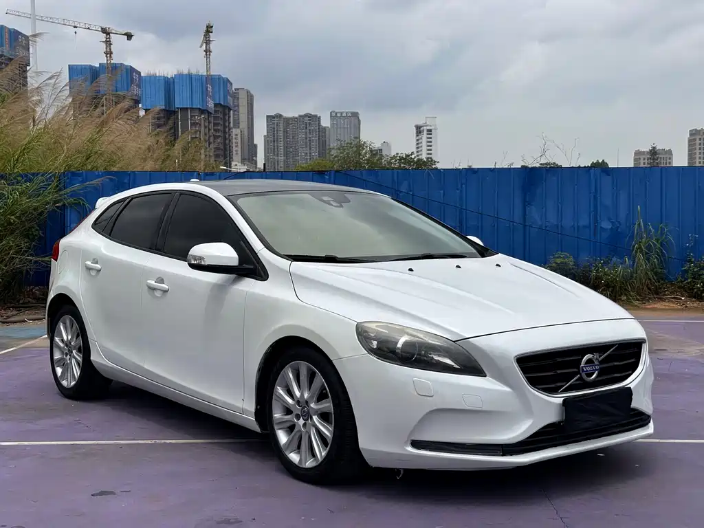 Volvo V40 1.6T Smart Leisure Edition, фото 3