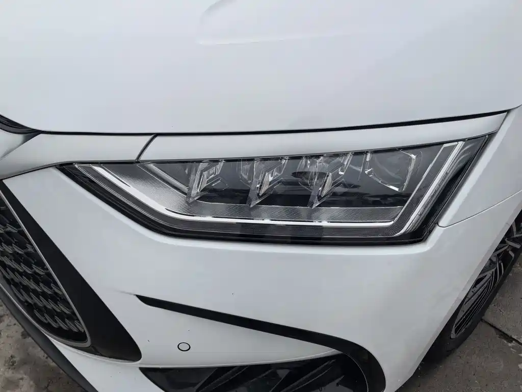 BYD Han — миниатюра 2