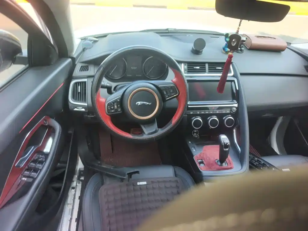 Jaguar E-PACE — миниатюра 6