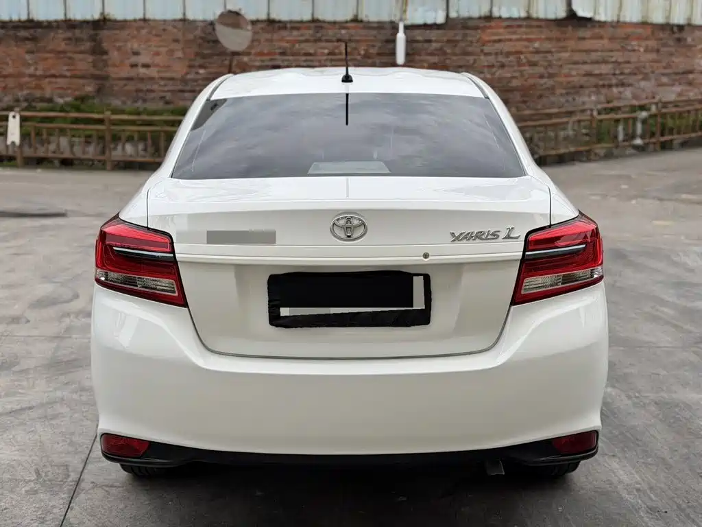 Toyota Yaris L — миниатюра 4