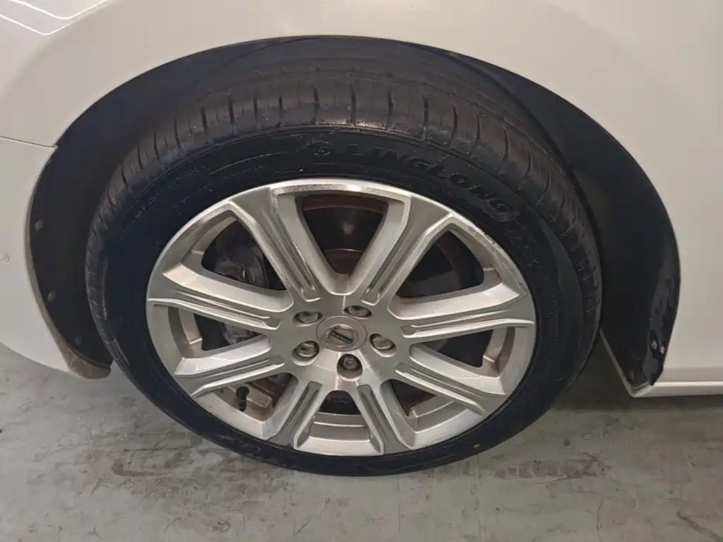 Volvo V40 — миниатюра 25