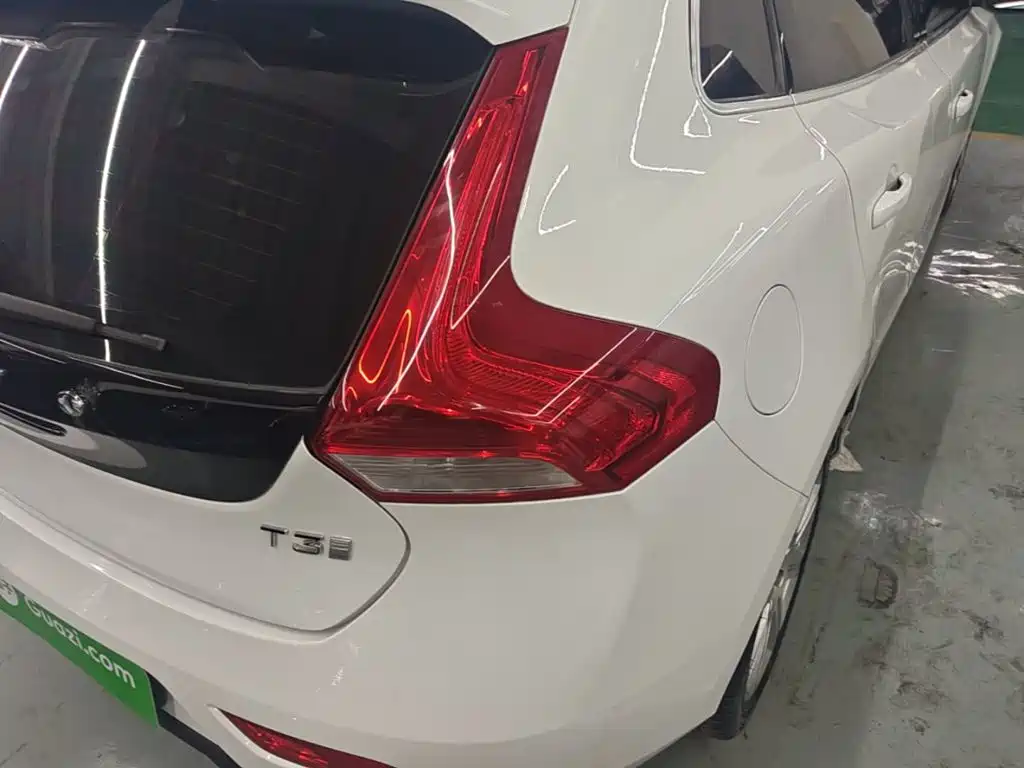 Volvo V40 — миниатюра 24