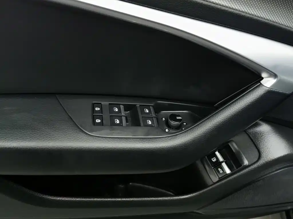 Audi A6L New Energy — миниатюра 9