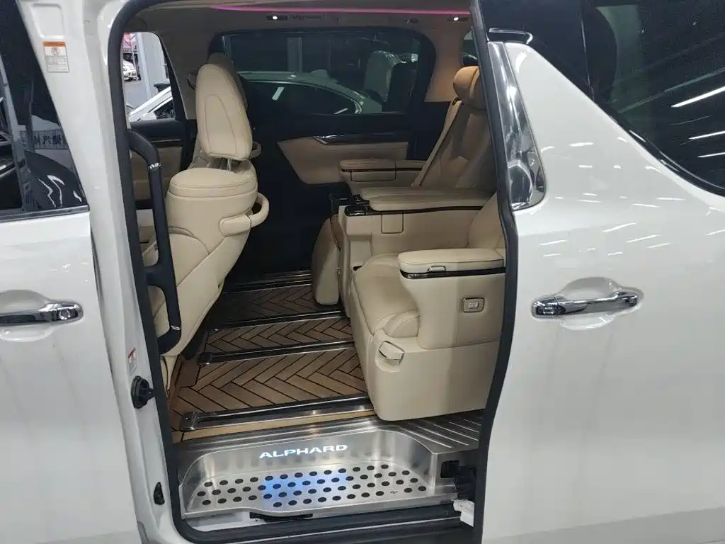 Toyota Alphard 2020 2.5L Luxury