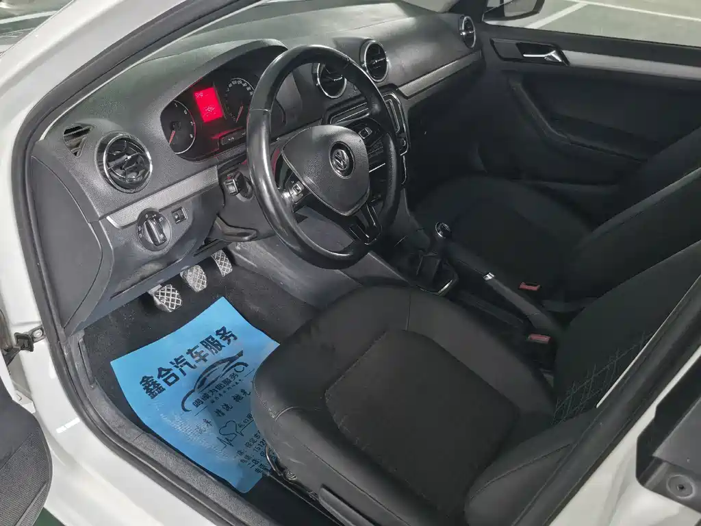 Volkswagen Jetta — миниатюра 4