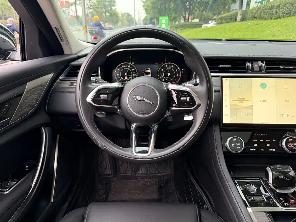 Jaguar XFL — миниатюра 14