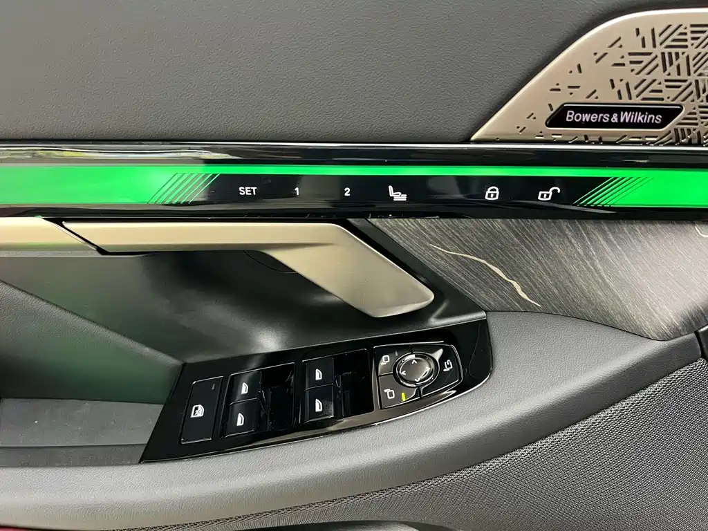 BMW 5 Series — миниатюра 20