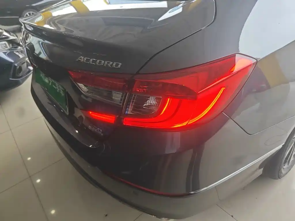 Honda Accord — миниатюра 8