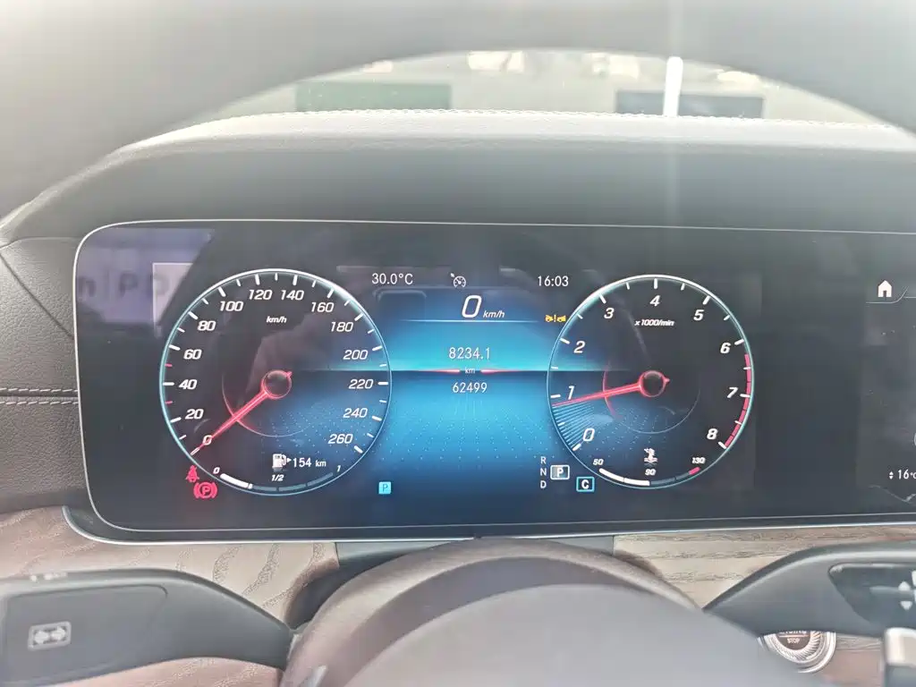 Mercedes-Benz E-Class — миниатюра 6